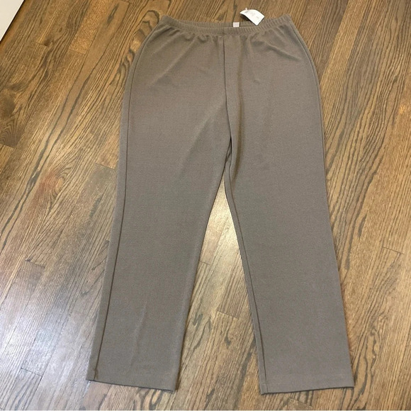NWT Chico's Easywear Crepe Sharryl Pants in Texas Taupe size 3 = XL - Picture 3 of 10